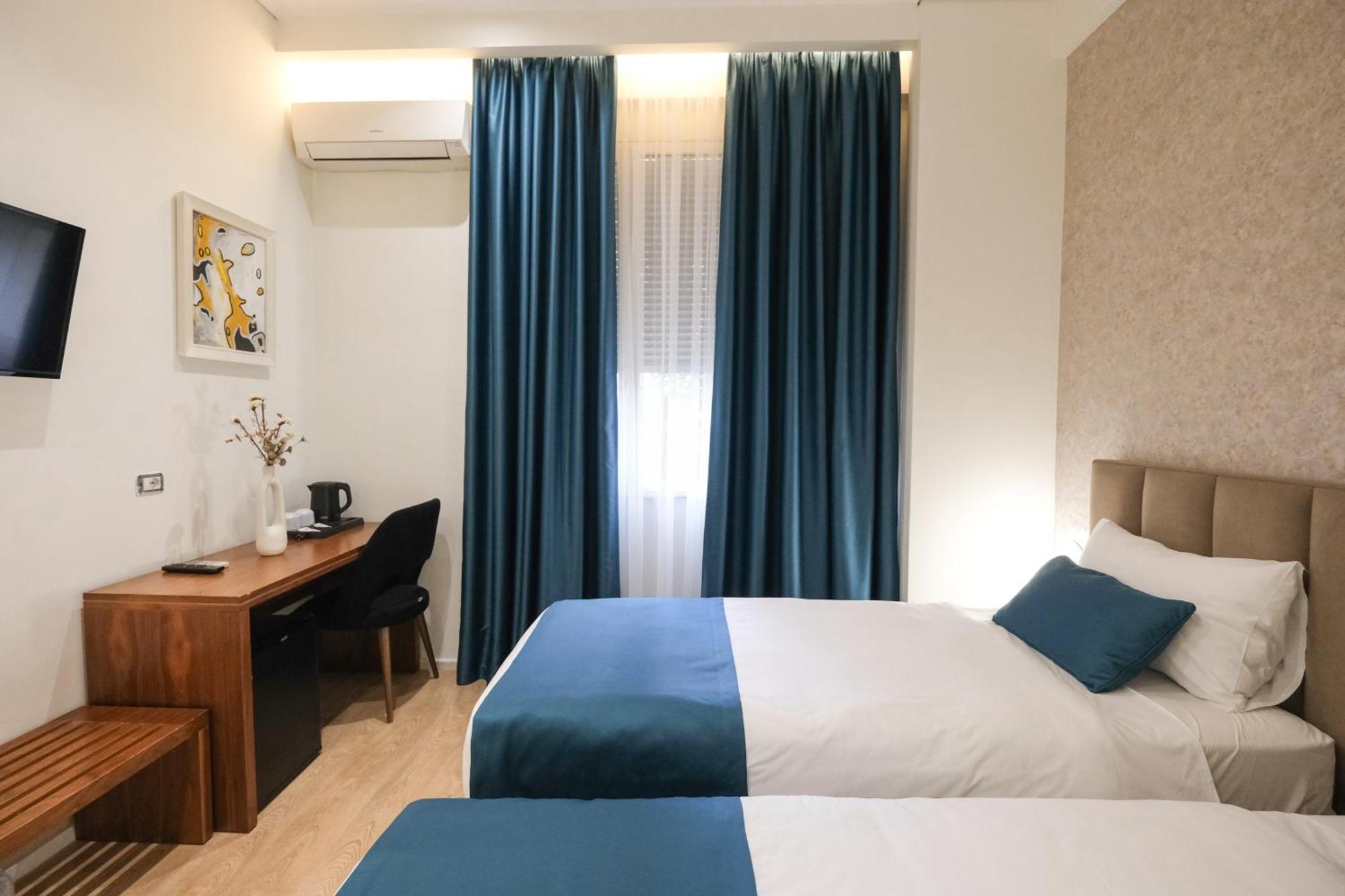 Golden City Hotel , 地拉那 外观 照片